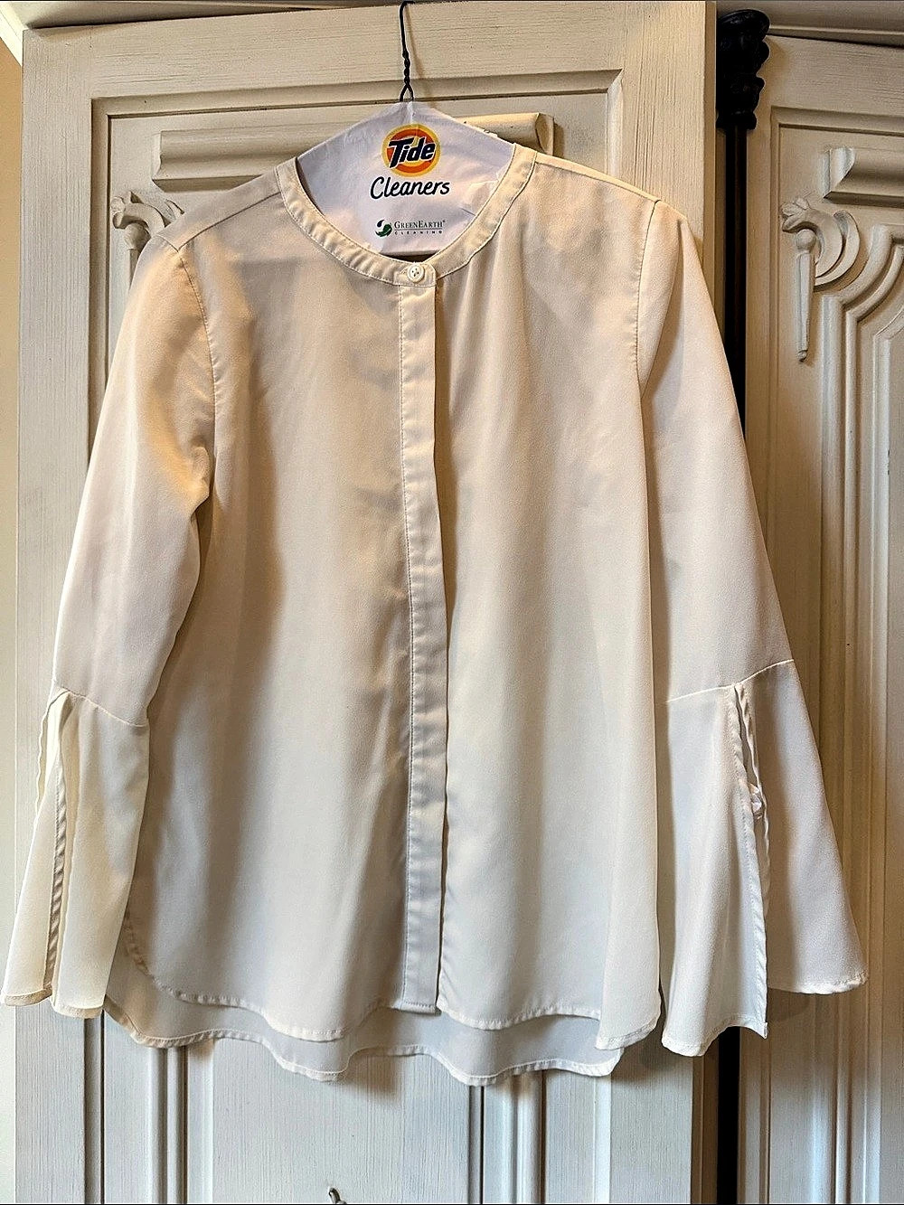 Banana Republic Ruffle Sleeve Blouse in White Size XS Like New
